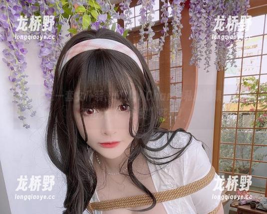 虽然只是一套女仆装，MiMi Chan的私拍图集中却能开出无数“奇幻”花朵！